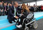 Erdoğan, engelli kızın derdini dinledi