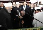 Erdoğan cenazede gördü eline sarıldı