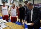 Erdoğan'dan milli basketçilere baklava ikramı