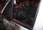 G&ouml;stericiler polis aracını ateşe verdi
