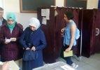 Hülya Avşar'ın kızı Zehra'nın ilk oy şaşkınlığı