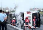Metrobüs devrildi: 10 yaralı