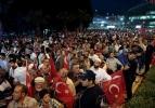 İzmirliler Erdoğan'ı havalimanında karşıladı