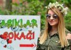 Bekar kız ve erkekler oraya akın etti!