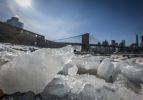 New York nehirleri buz tuttu