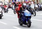 Petersburg'u 500 motosikletli işgal etti