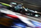 Lewis Hamilton ilk sırayı kaptı