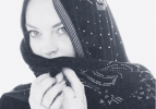 Lindsay Lohan eşarp tasarladı
