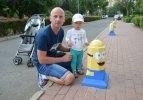 Kaldırım sütunlarını Minionslara dönüştüren öğretmen...