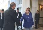 Merkel Erdoğan'ı kapıda karşıladı