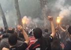 Meşaleler yandı, Beşiktaş taraftarı çıldırdı!