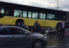 Metrobüs D-100'e girip kaza yaptı