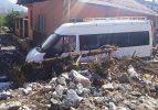 Köyde sel: Araçlar balçığa gömüldü