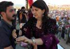 Pervin Buldan mitingde konuşma yaparken fenalaştı