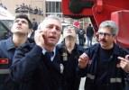 Polis 'Bak ezan okunuyor' deyince, intihardan vazgeçti