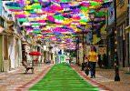 Portekiz'in rengarenk şemsiyeli sokakları