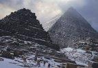 Mısır Piramitleri karlar altında