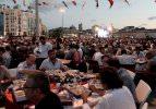 Taksim meydanını hınca hınç dolduran iftar