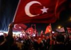 Ünlüler 15 Temmuz Şehitler Köprüsü'ne akın etti