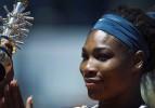 Serena, Sharapova'ya set vermeden şampiyon