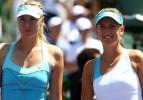 Sharapova ve Azarenka &ccedil;eyrek finalde!