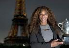 Paris'te zafer başkadır; Eyfel pozu!