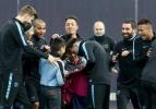 Barcelona antrenmanını çocuklar bastı!