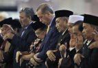 Erdoğan Endonezya'da Cuma namazı kıldı