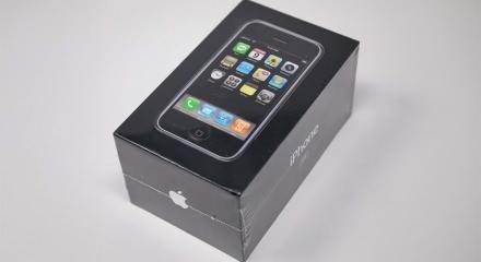 Kutusu açılmamış ilk iPhone çuval dolusu paraya satıldı!
