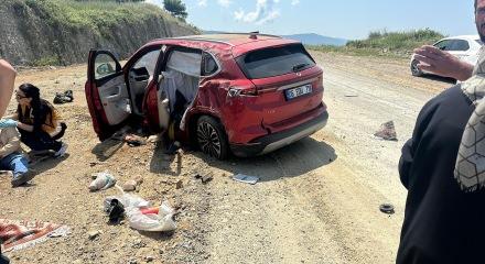 Yalova’da 4 metre yükseklikten düşen Togg takla attı: 2 kişi yaralandı