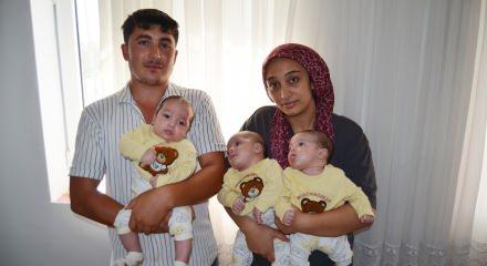 Üçüz babası oldu, işi bırakıp bebek bakmak zorunda kaldı