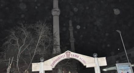 Manisa'da imam canını zor kurtardı! Cami avlusunda korku dolu anlar