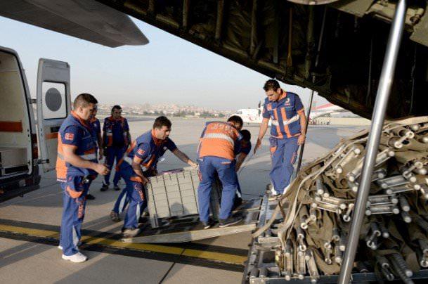 <p>Türk Hava Kuvvetleri'ne ait bir uçak, İsrail'in Gazze'ye saldırılarında yaralanan 33 Filistinliyi Türkiye'ye getirmek için İsrail'e gitti.</p>

<p> </p>
