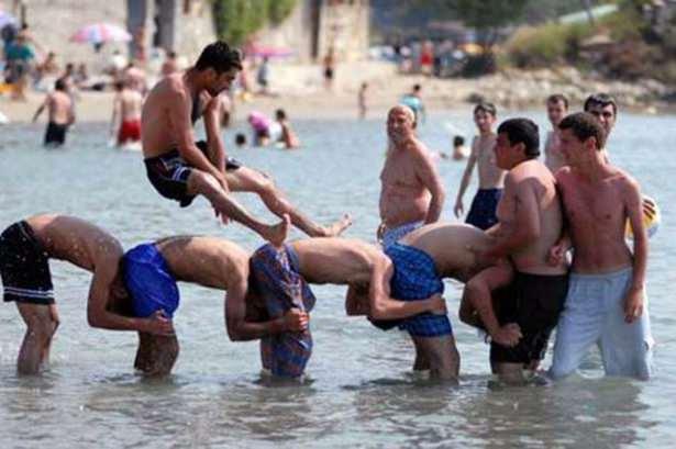 <p>Denizde 'deve güreşi' yapabilmek ve uzun eşek oynayabilmektir.</p>
<p> </p>