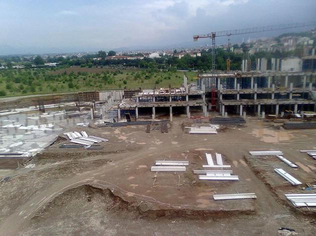 2011 yılında TOKİ tarafından yapımına başalanan Bursaspor'un yeni mekanı Timsah Arena yavaş yavaş yüzünü göstermeye başladı. İşte Bursaspor'un yeni stadının ilk görüntüleri...