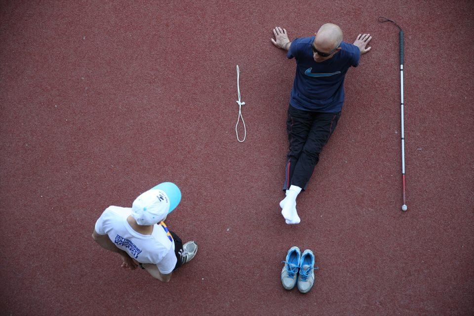 <p>Necdet Turhan, engelli sporculara da gönüllü olarak destek verdiğini, bu kapsamda ulaşmak isteyen kişilerin kendisiyle sosyal medya hesabından iletişime geçebileceklerini sözlerine ekledi. </p>

<p> </p>
