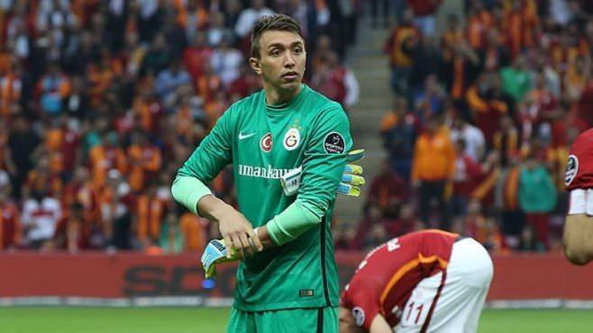 <p>-Bu Hayatta Kimsenin Kimseye Veremeyeceği Güveni, Muslera Galatasaray'a Veriyor!</p>