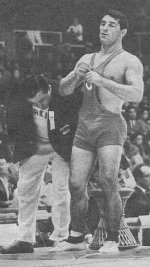 1964 TOKYO OLİMPİYAT OYUNLARI Kazım Ayvaz (70-Grekoromen) Altın İsmail Ogan (78-Serbest) Altın Hüseyin Akbaş (56-Serbest) Gümüş Hasan Güngör (87-Serbest) Gümüş Ahmet Ayık (97-Serbest) Gümüş Hamit Kaplan (Ağır-Serbest) Bronz