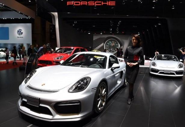 <p><strong>Porsche Cayman GT4</strong></p>
