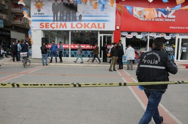 <p>Gerçekleşen saldırıda AK Parti eski milletvekili Nezir Nasıroğlu'nun oğlu Abit Nasıroğlu hayatını kaybederken, bir kişi yaralandı.</p>
