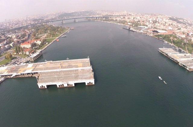 <p>E-5 karayolunun geçtiği Haliç Köprüsü'nün onarımı sırasında trafik sıkışıklığına çözüm olması için 2002 yılında tekrar hizmete açılmış ve faydalı olmuştu. </p>
<p> </p>