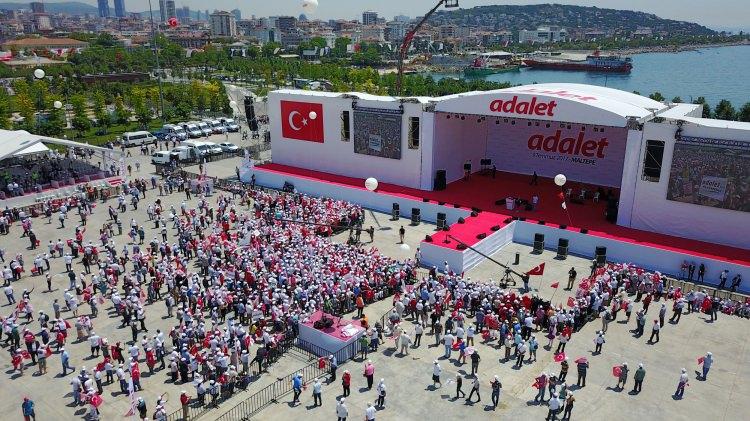 <p>CHP Genel Başkanı Kemal Kılıçdaroğlu'nun, partisinin İstanbul milletvekili Enis Berberoğlu'nun tutuklanmasına tepki olarak Ankara Güvenpark'tan başlattığı yürüyüşün son durağı Maltepe'de'ydi.</p>
