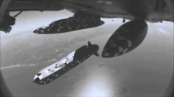 <p>SOM - HASSAS GÜDÜMLÜ STAND OFF MÜHİMMAT</p>

<p>Hassas Güdümlü Stand off Mühimmat (SOM) havadan karaya mühimmat ailesidir ve yoğun bir şekilde korunan kara ve deniz hedeflerine karşı kullanılmak üzere tasarlanmıştır. Gerekli olan operasyonel esnekliği destekleyecek modüler tasarıma sahiptir.</p>
