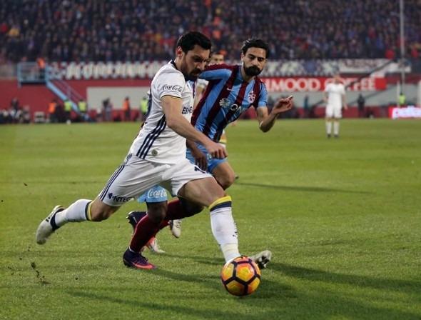 <p>AVNİ AKER’DE AÇILIŞ VE KAPANIŞ FENERBAHÇE İLE<br />
<br />
Spor Toto Süper Lig’in ikinci yarısındaki maçlarını Akyazı Şenol Güneş Spor Kompleksi'nde oynamayı planlayan Trabzonspor, 1951 yılında açılışı yapılan Hüseyin Avni Aker Stadı’ndaki lig serüvenini Fenerbahçe maçıyla noktalayacak. 1974-75 sezonunda Süper Lig’e ayak basan ve Hüseyin Avni Aker Stadı’nda ilk lig maçını Fenerbahçe ile oynayan bordo mavililer, buradaki son lig maçında da yine Fenerbahçe’yi ağırladı.</p>
