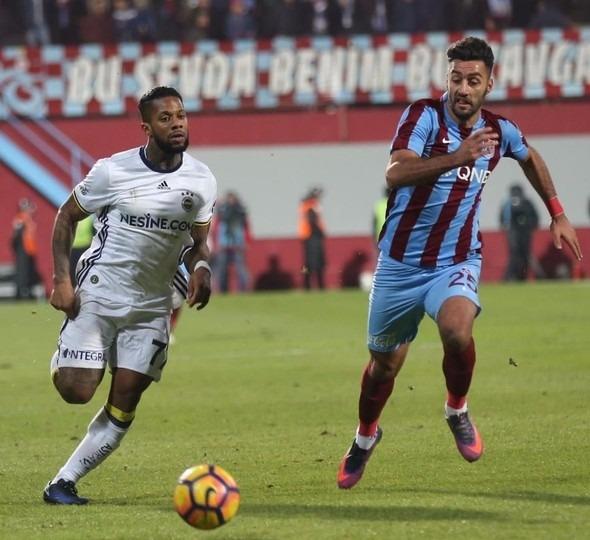 <p>GENİŞ GÜVENLİK ÖNLEMLERİ ALINDI<br />
<br />
Spor Toto Süper Lig’in 16’ıncı haftasında Hüseyin Avni Aker Stadı’nda oynanacak Trabzonspor Fenerbahçe mücadelesi için kentte geniş güvenlik önlemleri alındı. Maç için çevre illerden de çok sayıda polis takviyesi yapılırken, Fenerbahçe kafilesinin konakladığı otelden stada gelişi sırasında da güvenlik önlemleri üst seviyede tutuldu.</p>