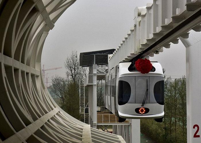 <p>Hava treni 60 km hızla ilerliyor.  </p>
