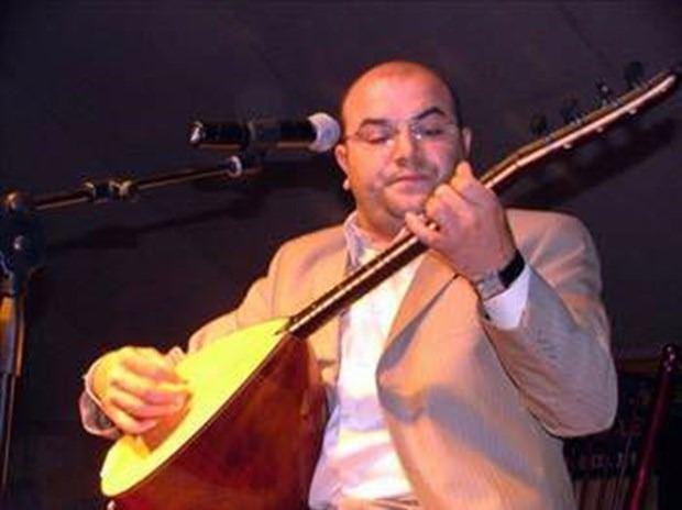 <p><strong>KIVIRCIK ALİ </strong></p>
<p>"Kıvırcık Ali" olarak tanınan Türk Halk Müziği sanatçısı Ali Özütemiz'in Çatalca Tepecik mevkiinde meydana gelen kazada otomobili takla attı. Özütemiz, TRT'deki bir müzik programına giderken kaza yaptığı ortaya çıktı.</p>