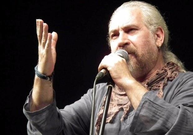 <p><strong>ALAADDİN US</strong></p>
<p>Müzisyen Alaaddin Us İzmir'in Bornova İlçesi'nde, kırmızı ışıkta geçen kamyonun otomobiline çarpması sonucu hayatını kaybetti.</p>