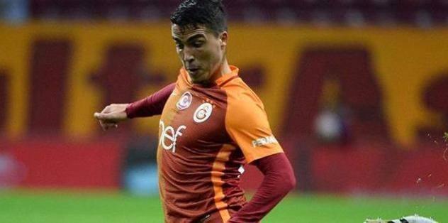 <p>JOSUE - GALATASARAY<br />
<br />
Kanarya için yurt dışından iki iddia birden geldi. Portekiz basını, geçen sezon G.Saray'da kiralık oynayan Josue'nin F.Bahçe'ye gitmek için Porto ile sözleşme yenilemediğini iddia etti. ESPN kanalı ise Sao Paulo'nun kanat oyuncusu Ricardo Centurion konusunda F.Bahçe ile görüştüğünü ileri sürdü.. Kaynak: Fotomaç</p>
