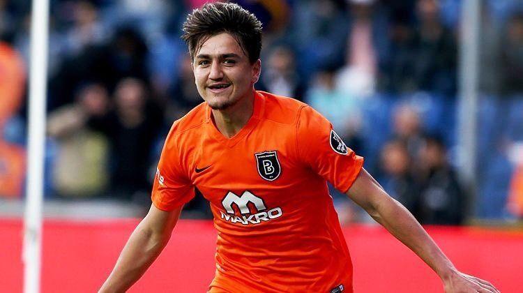 <p>CİTY, CENGİZ ÜNDER İÇİN GELDİ</p>
<p>Manchester City Kulübü yetkilileri, Cengiz Ünder için Medipol Başakşehir ile transfer görüşmelerinde bulunmak için İstanbul'a geldi. İngiliz kulübünün yetkilileri, Medipol Başakşehir Başkanı Göksel Gümüşdağ ile görüşmek üzere kulüp binasında toplantıya girdiler. Altınordu'dan 700 bin Euro'ya Medipol Başakşehir'e geçen yaz transfer edilen Cengiz Ünder'in sözleşmesindeki maddeye göre satışından yüzde 30 İzmir ekibi pay alacak. </p>